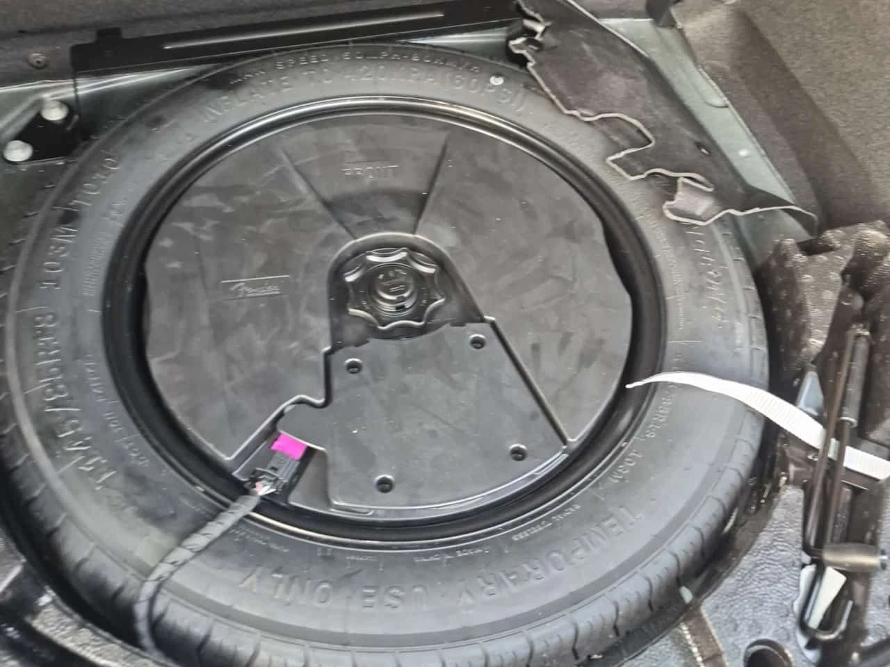 VW Tiguan  HIGHLINE R LINE / LED / ПАНОРАМА / 2 КЛЮЧА , снимка 15 - Автомобили и джипове - 55662133