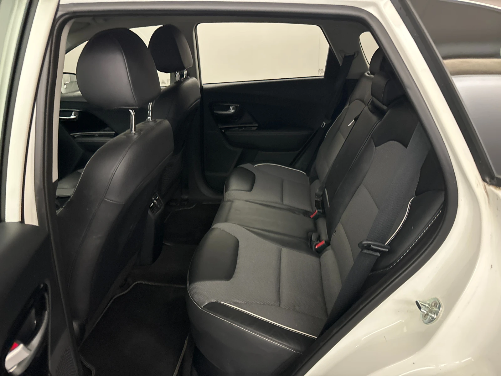 Kia Niro 64 KWh, снимка 7 - Автомобили и джипове - 55945883