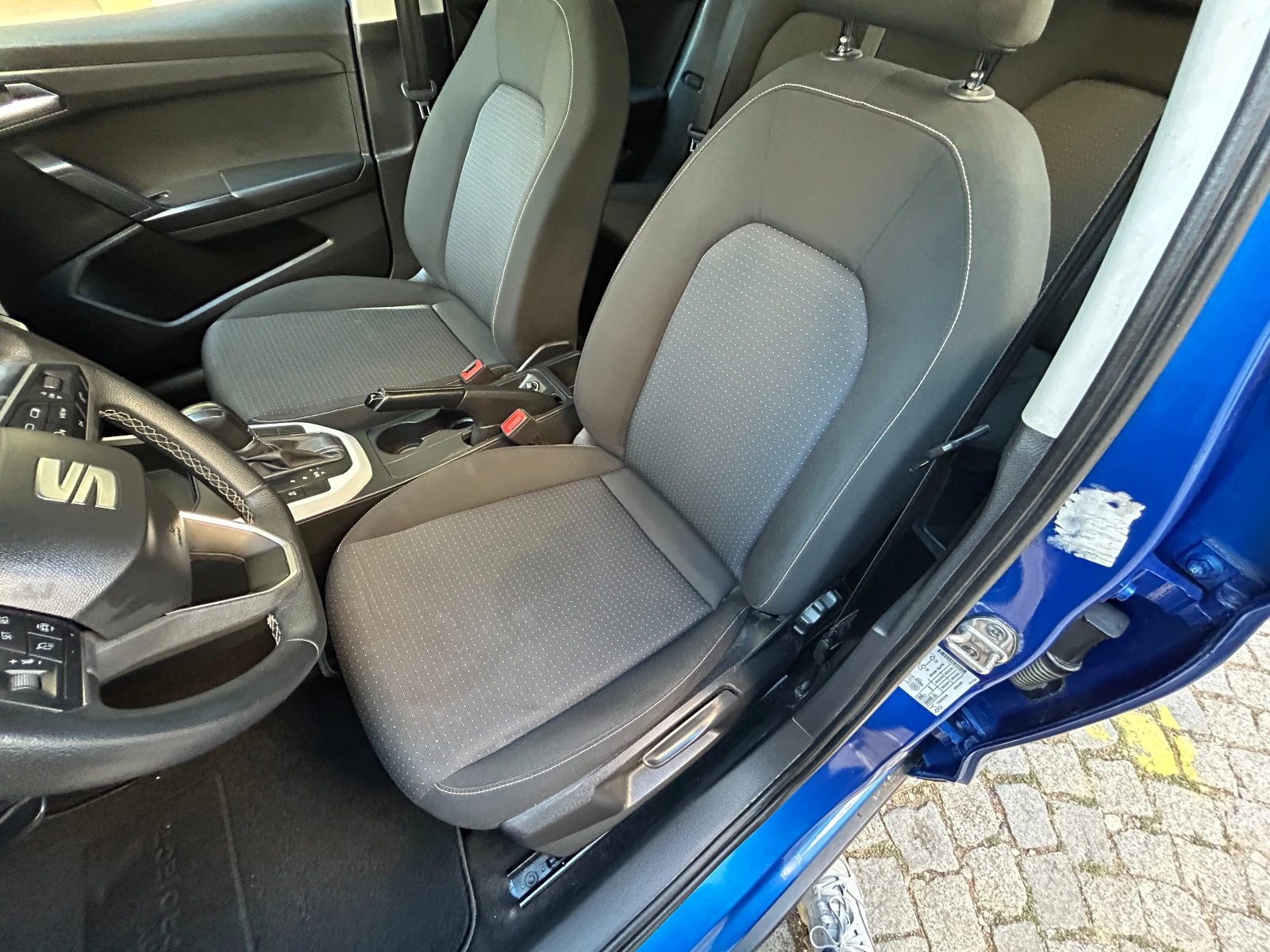 Seat Arona X 1.0TSI/Автоматик, снимка 10 - Автомобили и джипове - 56332882