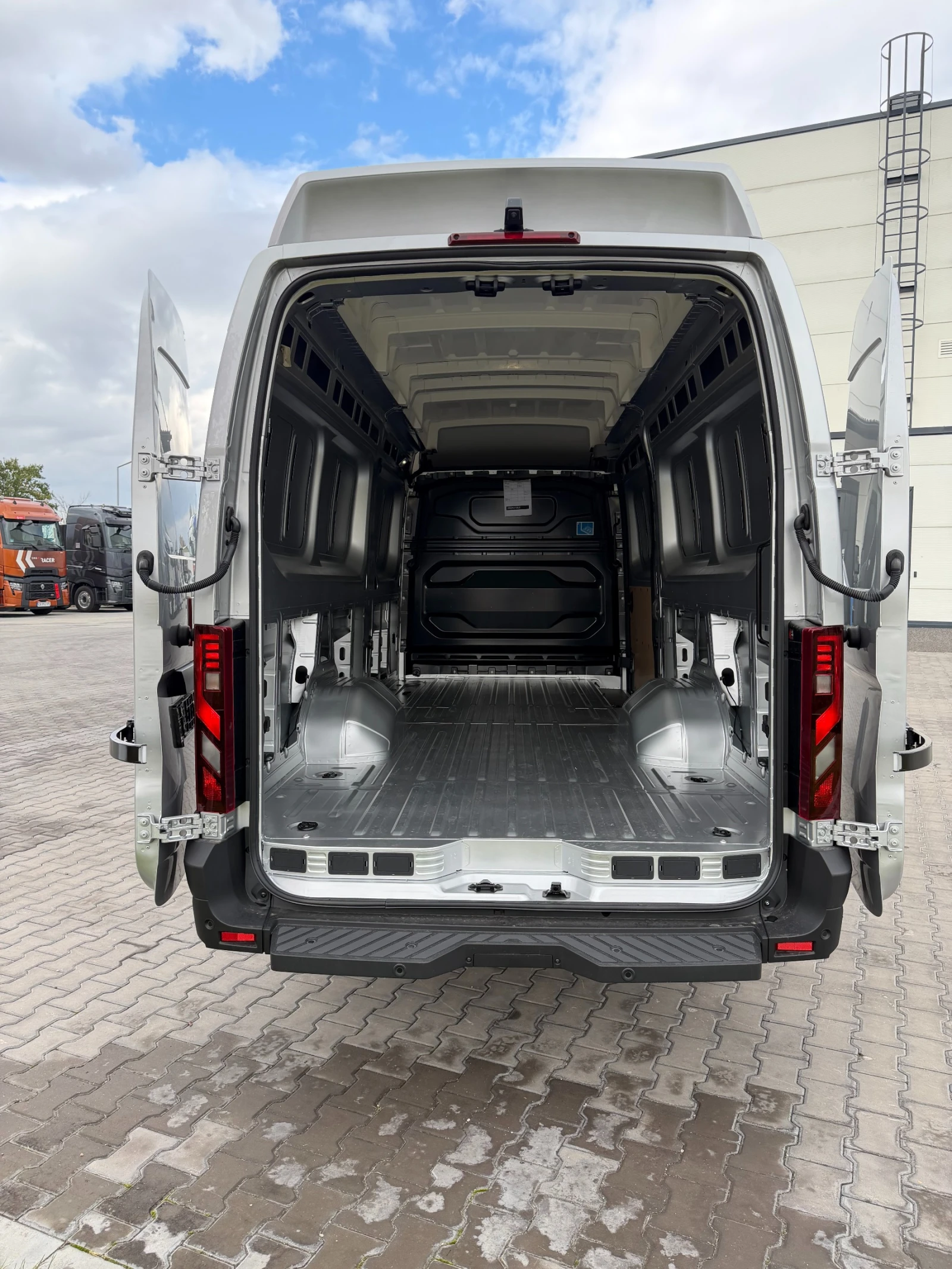 Renault Master RED EDITION VAN * L4H3* ������ ����� ����* ������� | Mobile.bg � ����������� 8