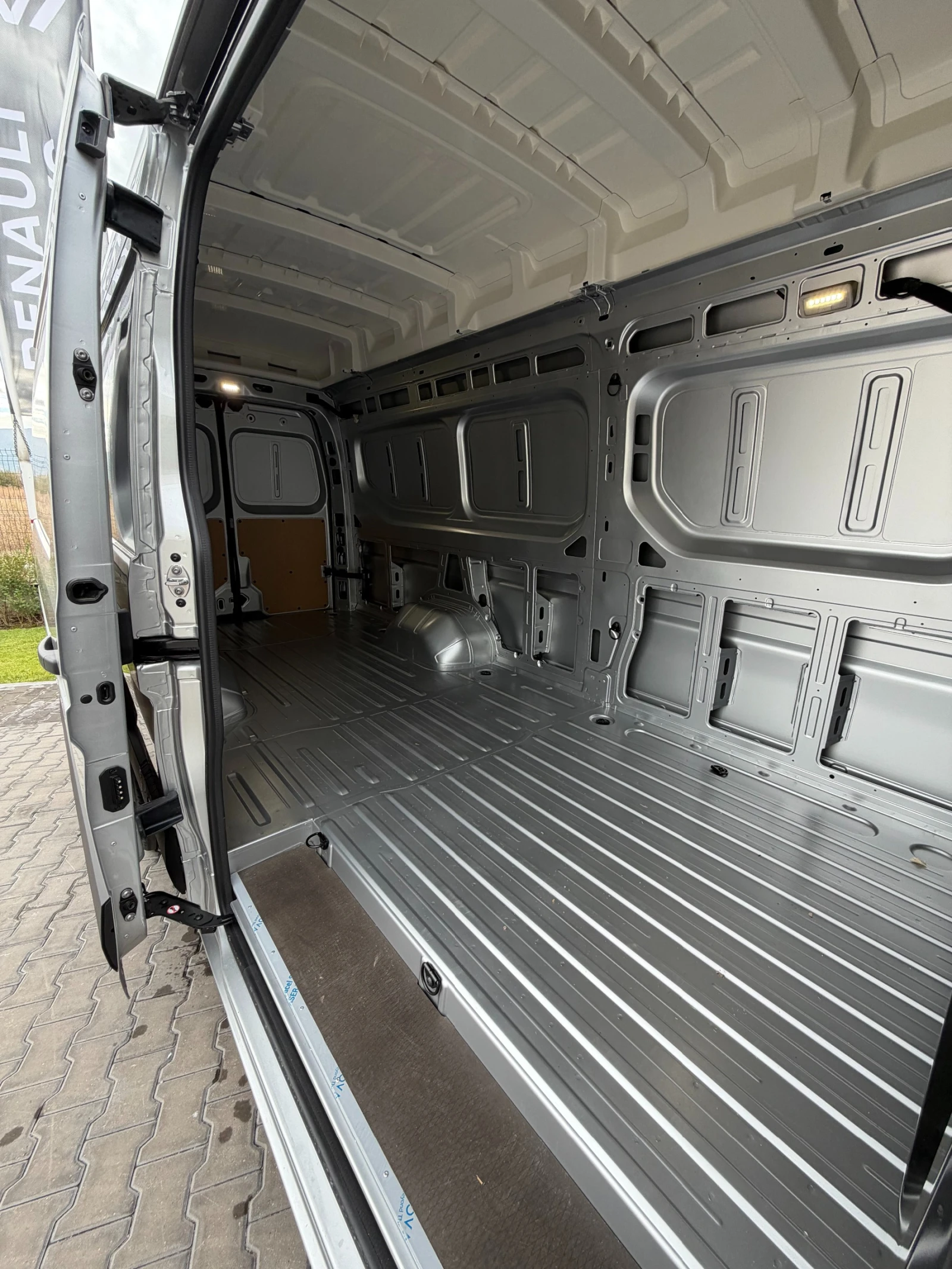 Renault Master RED EDITION VAN * L4H3* ������ ����� ����* ������� | Mobile.bg � ����������� 4