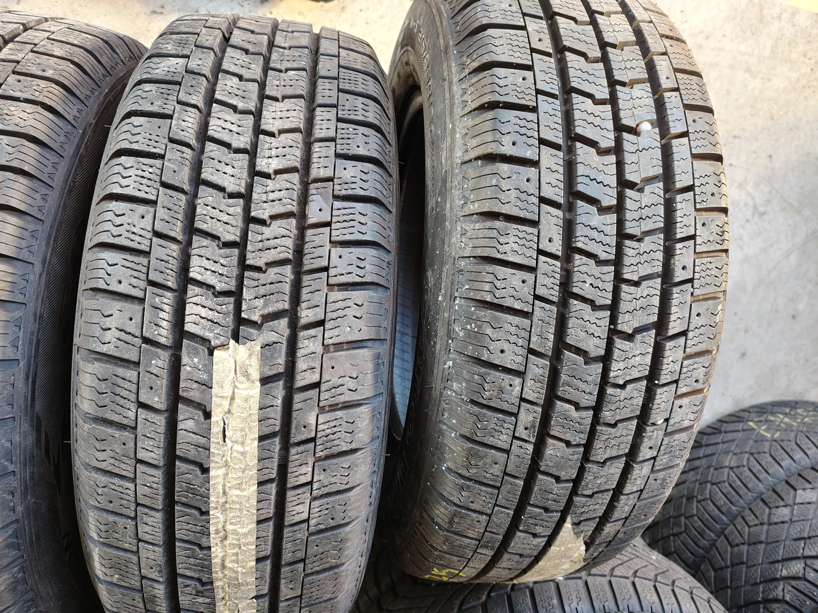 Гуми Зимни 215/65R15, снимка 2 - Гуми и джанти - 54085919