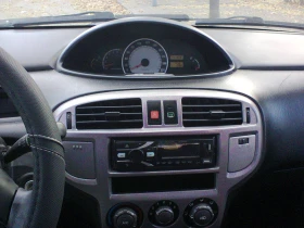 Hyundai Matrix 1.6 газ/безин Климатик - 90 коня, снимка 9