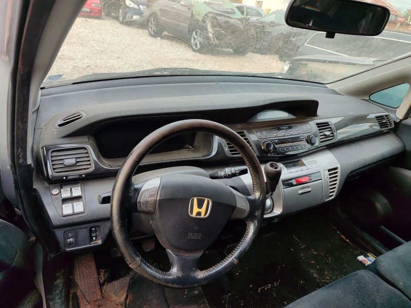 Honda Fr-v 1.7i/Ръчка, снимка 8 - Автомобили и джипове - 47829670