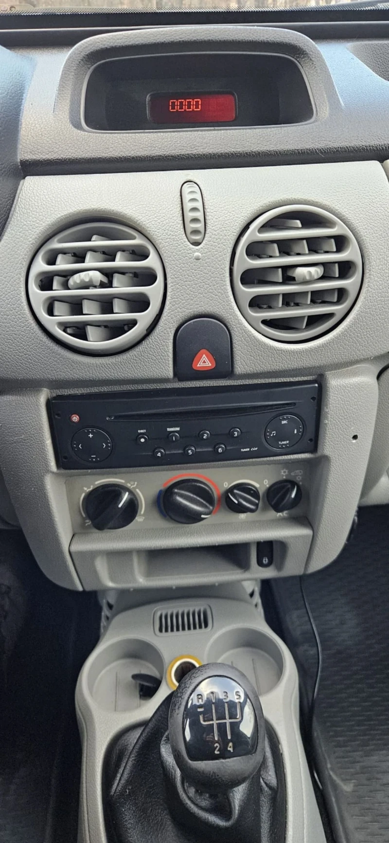 Renault Kangoo 1.9dci, 4x4 ТОП, снимка 15 - Автомобили и джипове - 48869377