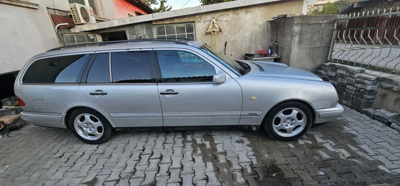 Mercedes-Benz E 300 TD, снимка 2 - Автомобили и джипове - 52222207