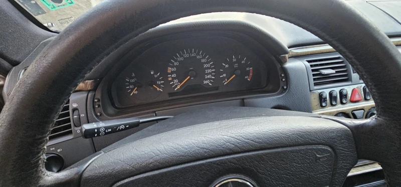 Mercedes-Benz E 300 TD, снимка 9 - Автомобили и джипове - 52222207