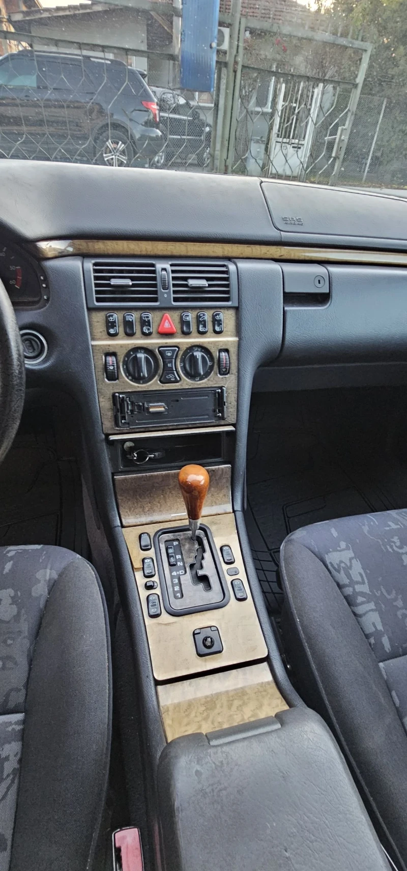 Mercedes-Benz E 300 TD, снимка 5 - Автомобили и джипове - 52222207