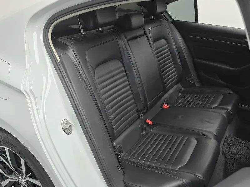 VW Passat 2.0 TDI, снимка 12 - Автомобили и джипове - 54299802