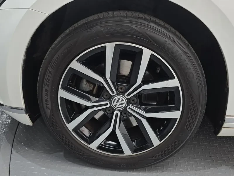 VW Passat 2.0 TDI, снимка 5 - Автомобили и джипове - 54299802