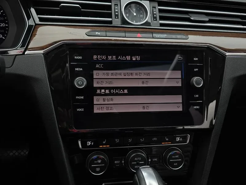 VW Passat 2.0 TDI, снимка 15 - Автомобили и джипове - 54299802