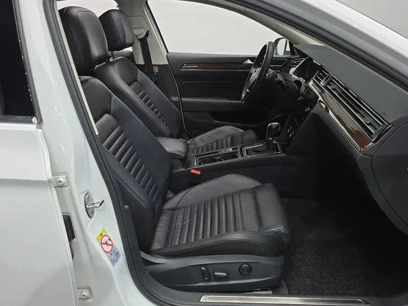 VW Passat 2.0 TDI, снимка 10 - Автомобили и джипове - 54299802