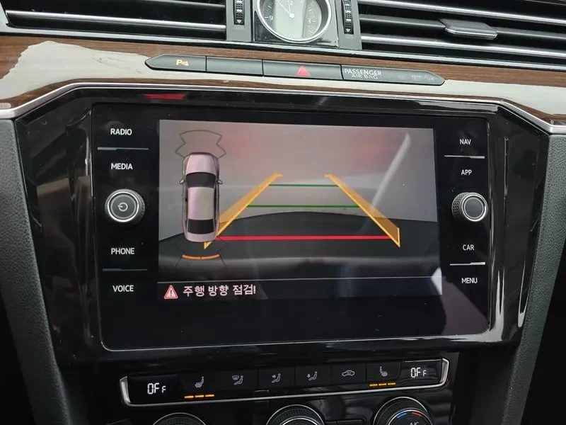 VW Passat 2.0 TDI, снимка 16 - Автомобили и джипове - 54299802