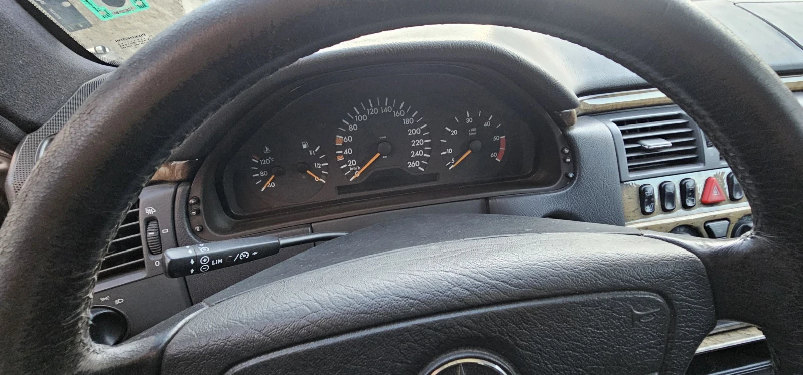 Mercedes-Benz E 300 TD - изображение 9