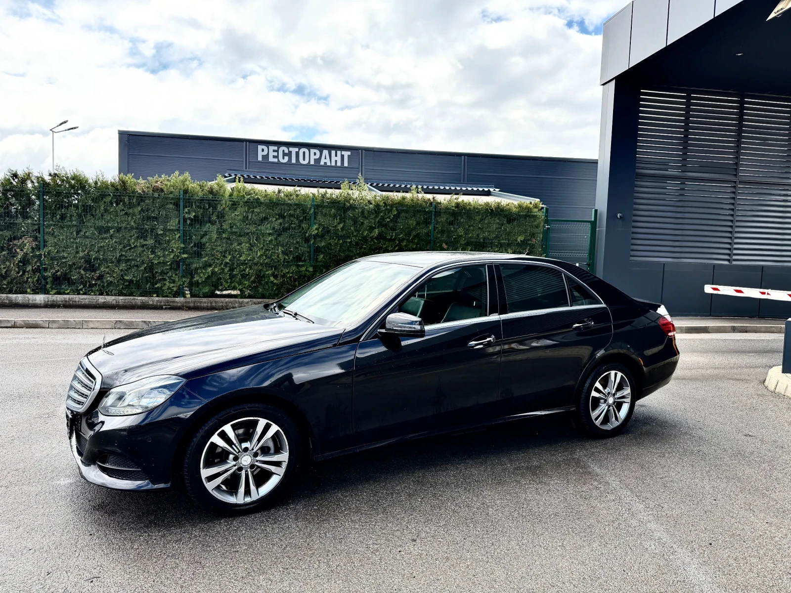 Mercedes-Benz E 220 E220/Facelift/Перфектна, снимка 5 - Автомобили и джипове - 54089512