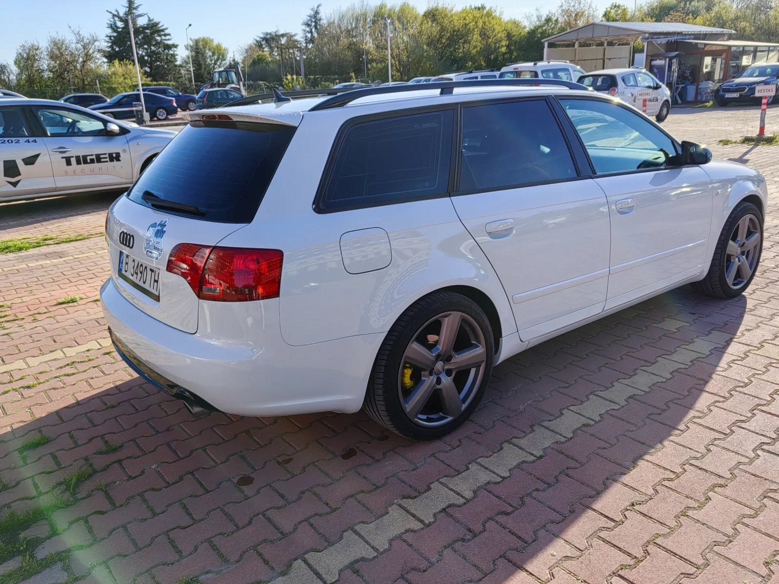 Audi A4 1.8T, снимка 3 - Автомобили и джипове - 54336144