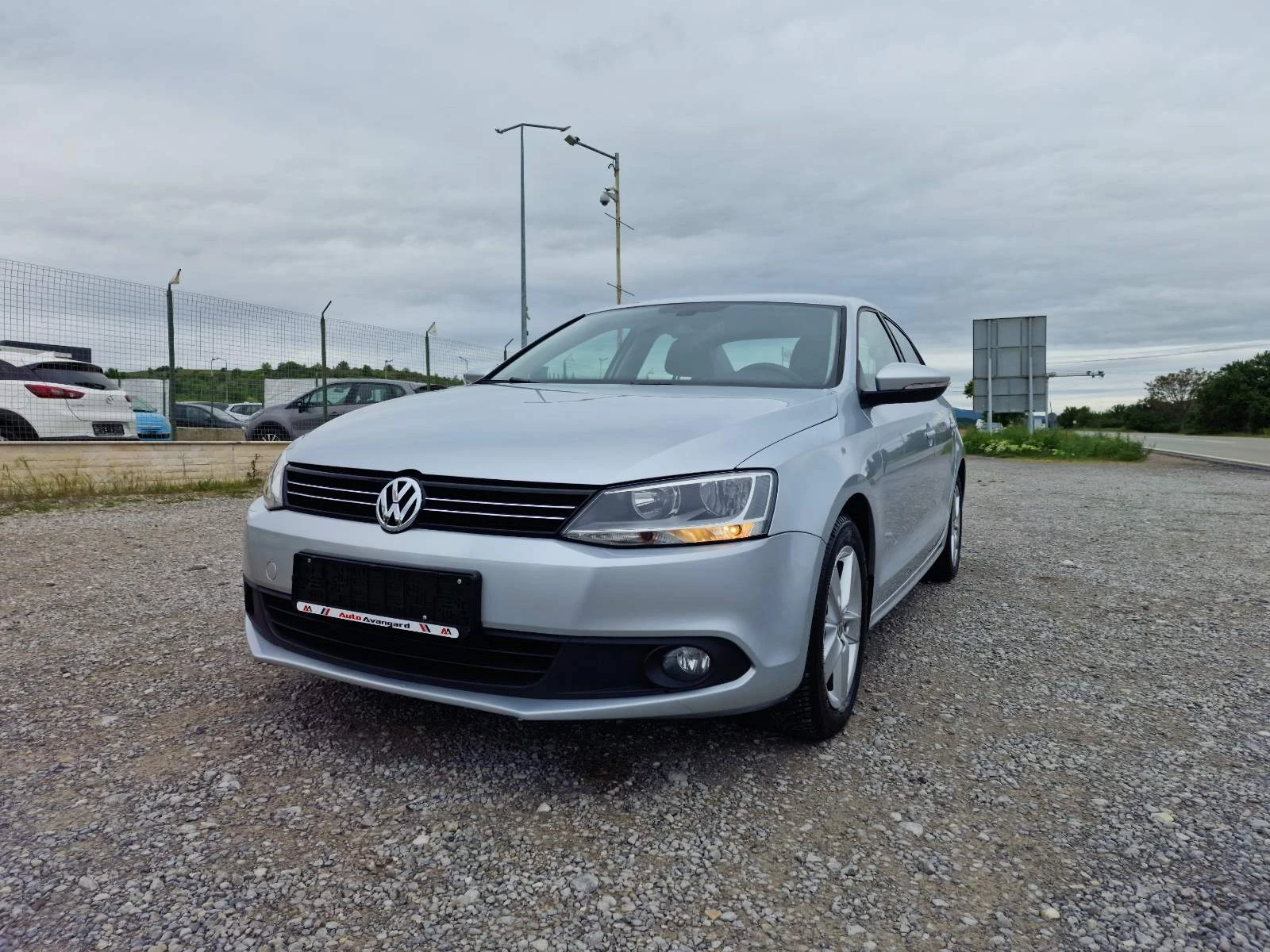 VW Jetta 1.6TDI NOVA, снимка 2 - Автомобили и джипове - 54563825