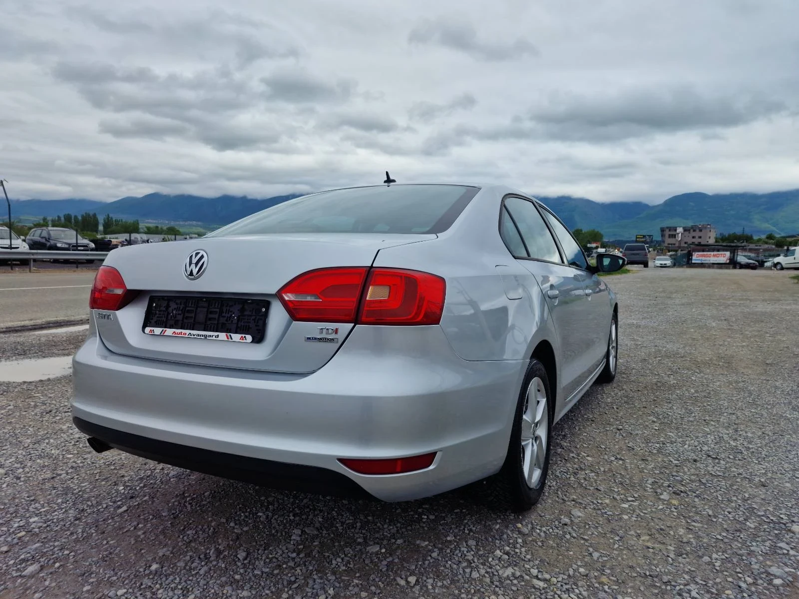 VW Jetta 1.6TDI NOVA, снимка 4 - Автомобили и джипове - 54563825