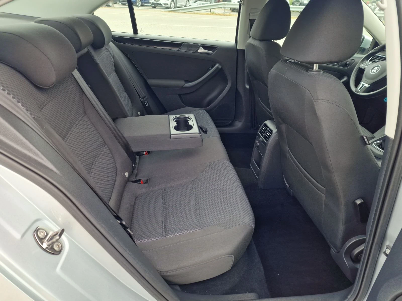 VW Jetta 1.6TDI NOVA, снимка 14 - Автомобили и джипове - 54563825