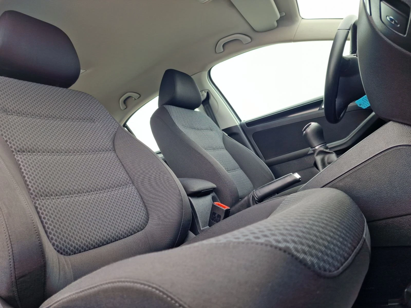 VW Jetta 1.6TDI NOVA, снимка 12 - Автомобили и джипове - 54563825