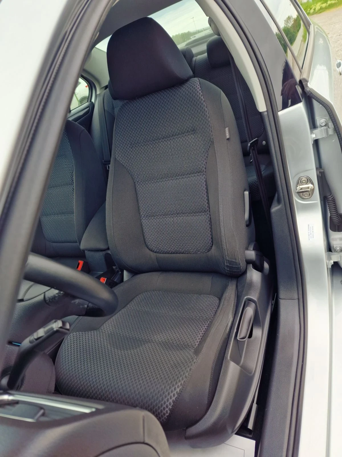 VW Jetta 1.6TDI NOVA, снимка 9 - Автомобили и джипове - 54563825