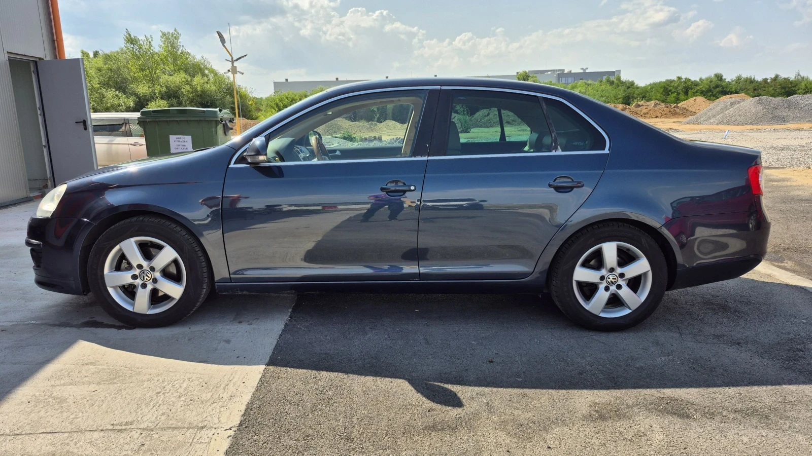 VW Jetta 2.0 TDi, снимка 5 - Автомобили и джипове - 55333076