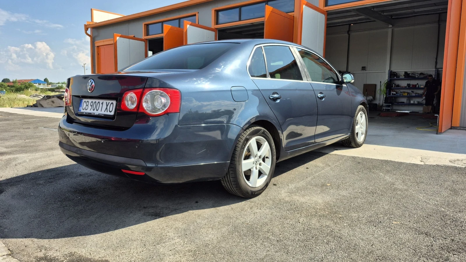 VW Jetta 2.0 TDi, снимка 3 - Автомобили и джипове - 55333076