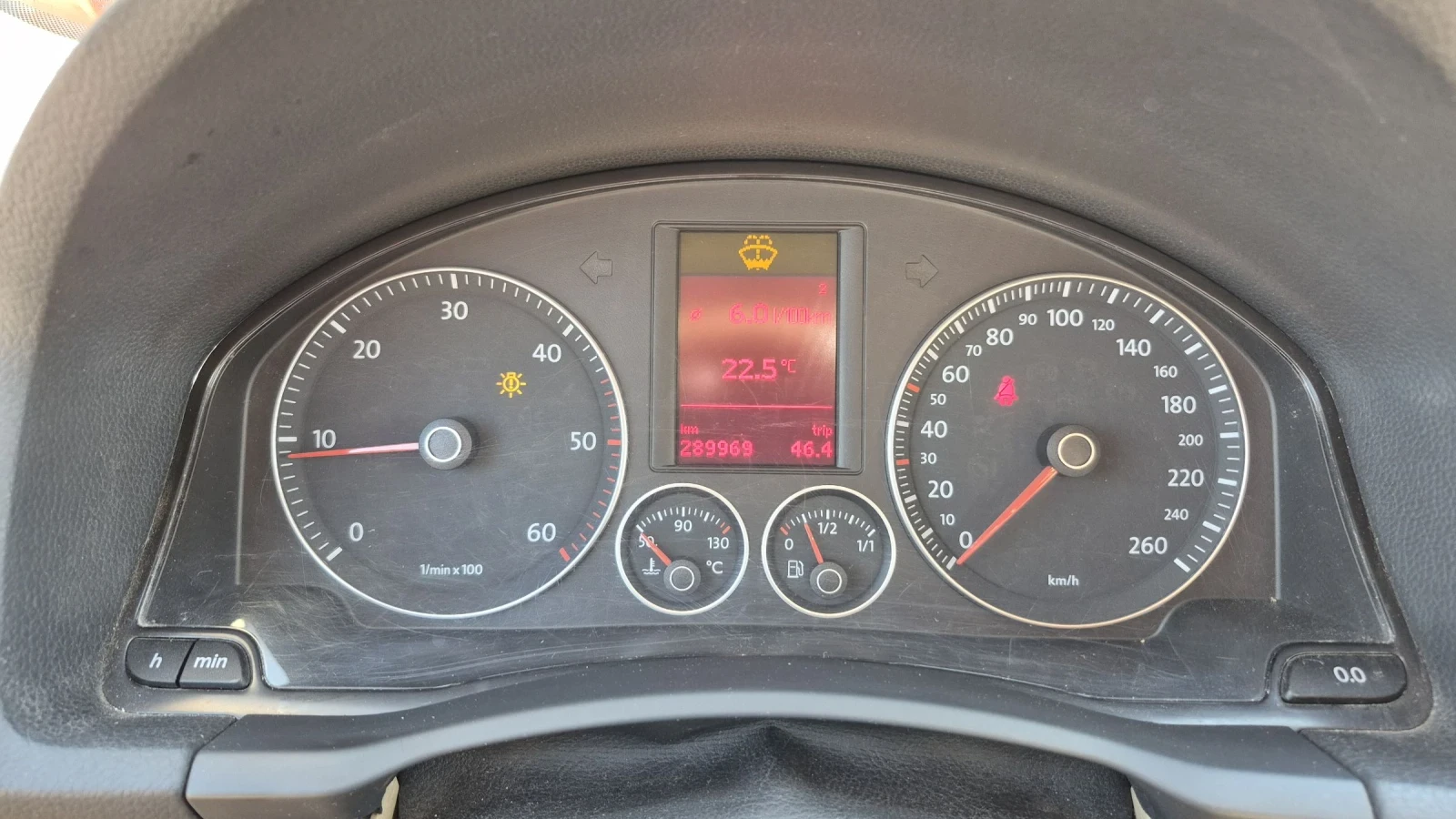 VW Jetta 2.0 TDi, снимка 8 - Автомобили и джипове - 55333076