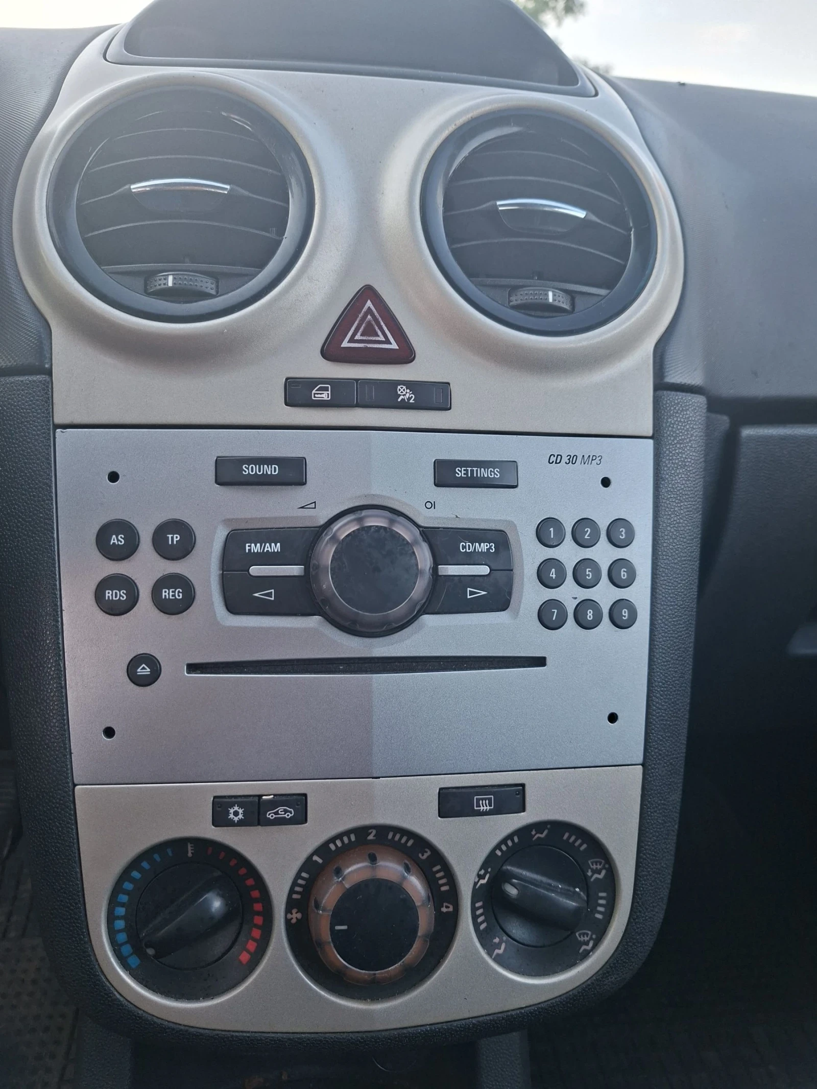 Opel Corsa 1.3, снимка 11 - Автомобили и джипове - 55437318