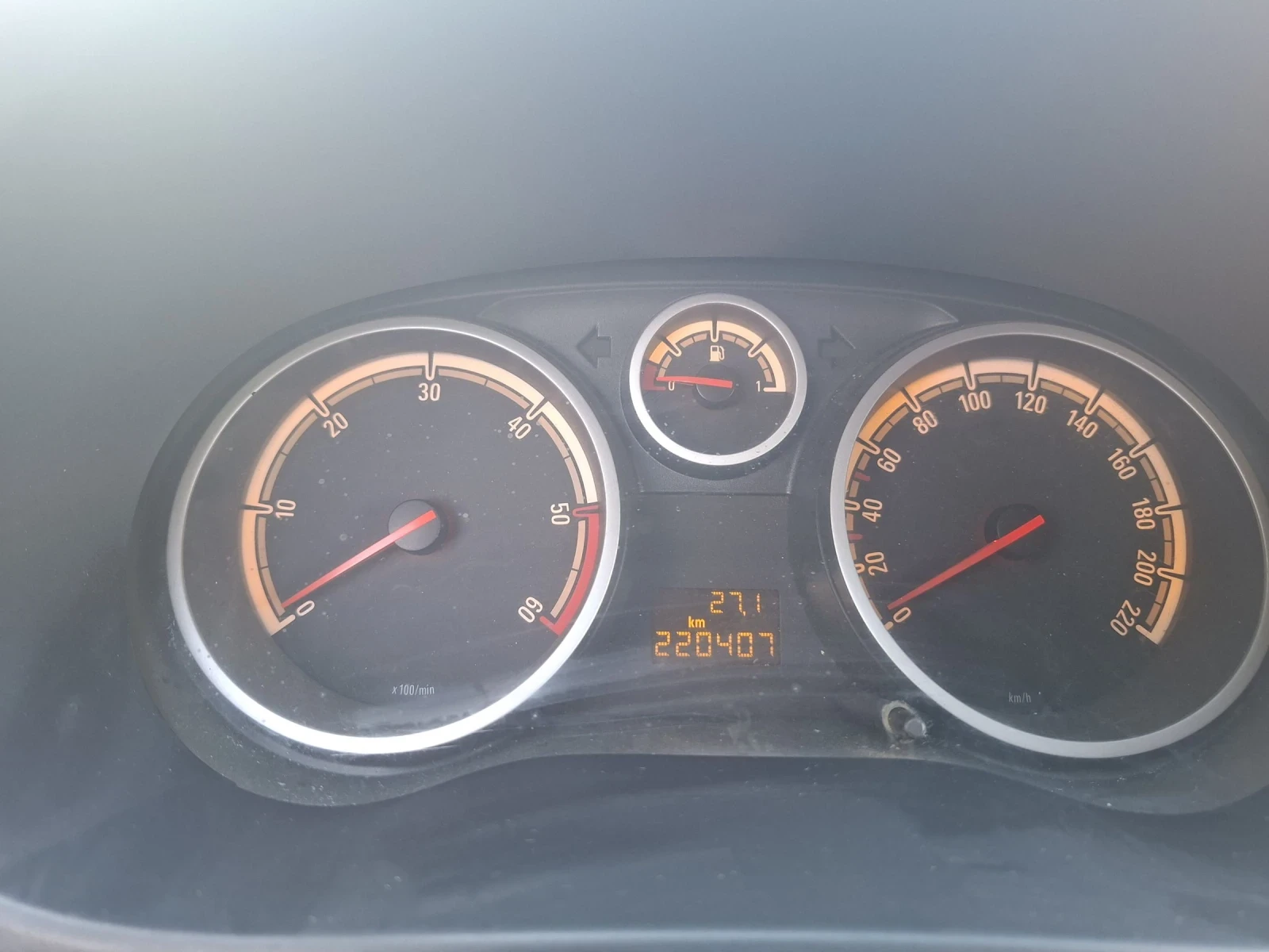 Opel Corsa 1.3, снимка 10 - Автомобили и джипове - 55437318