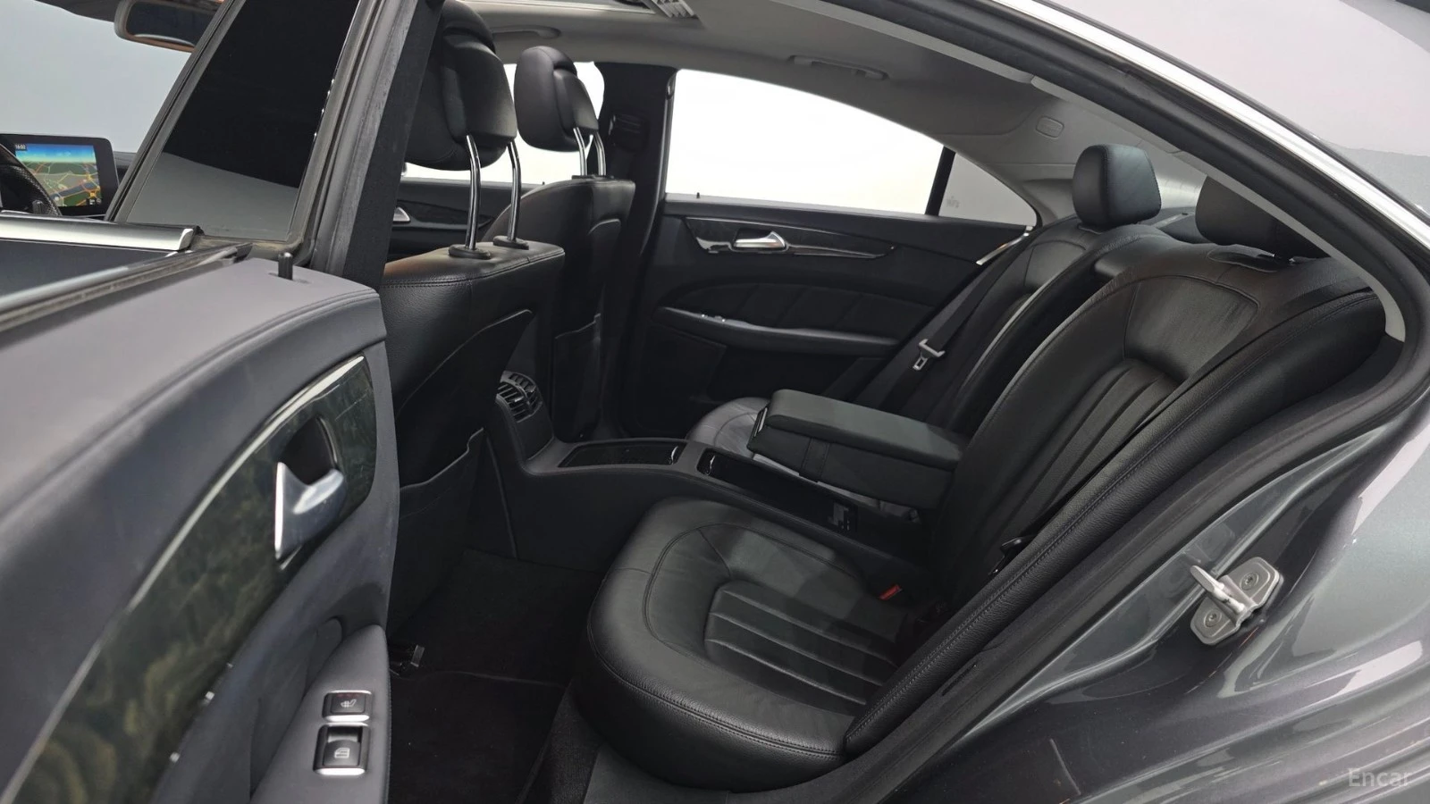 Mercedes-Benz CLS 250d 4MATIC* КОЖА* НАВИ* ПАНО* 360, снимка 9 - Автомобили и джипове - 55560119