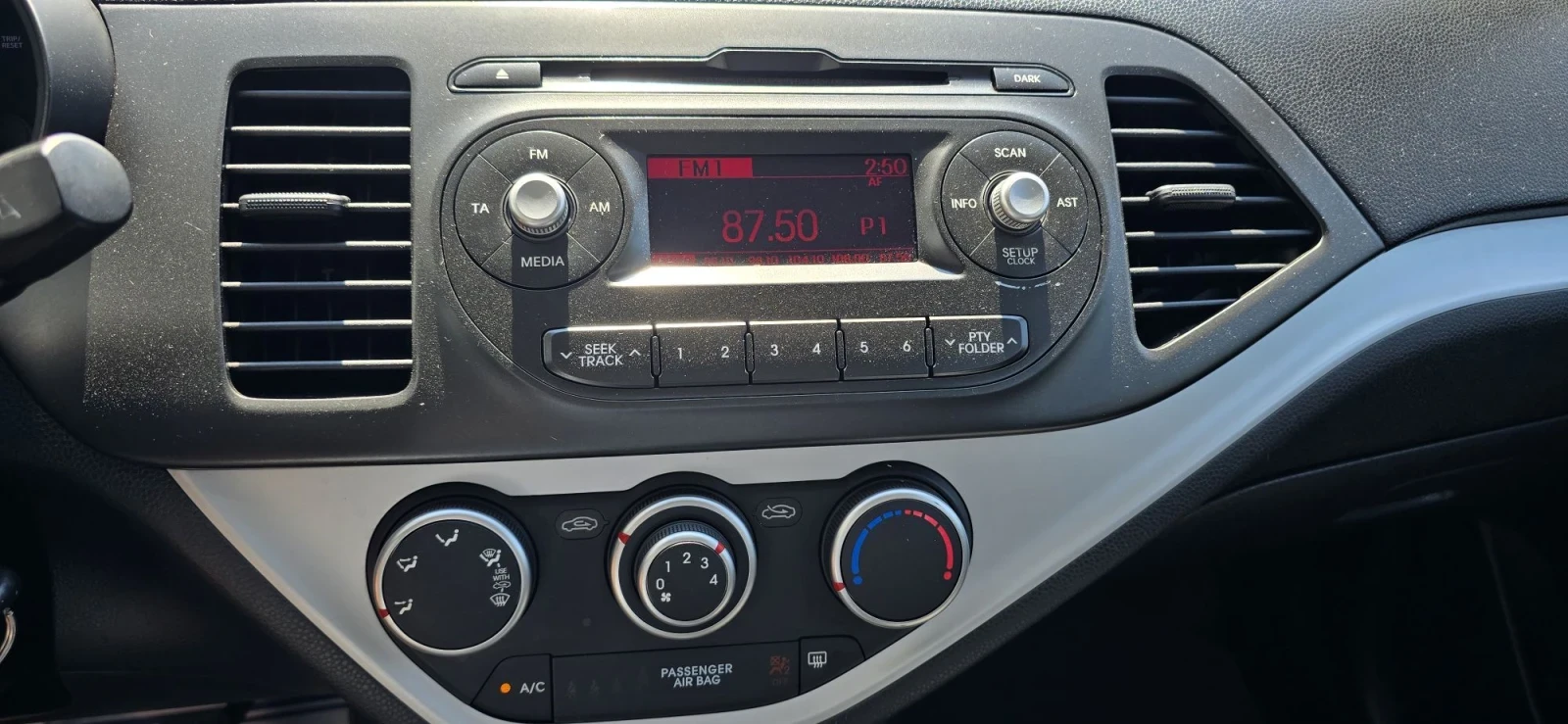 Kia Picanto 1.0, снимка 9 - Автомобили и джипове - 55613588