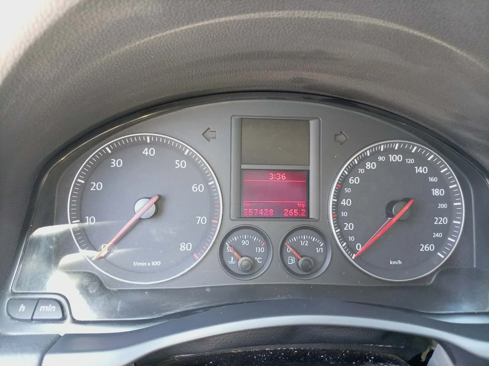 VW Jetta 1.6 Mpi, снимка 11 - Автомобили и джипове - 55927293