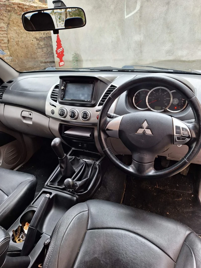 Mitsubishi L200 2.5, снимка 8 - Автомобили и джипове - 51990196