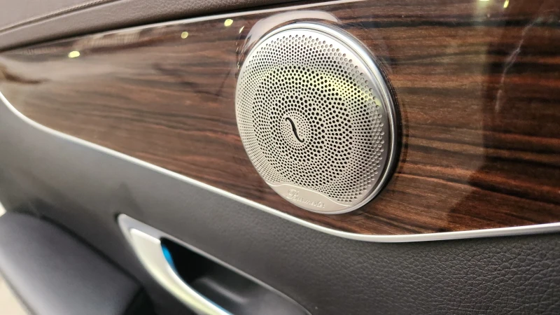 Mercedes-Benz GLC 220, снимка 10 - Автомобили и джипове - 53329394