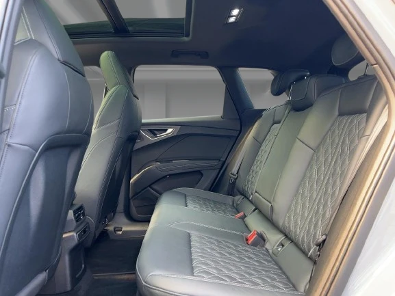 Audi Q4 e-Tron 55 Quattro = S-line= Black Optic Гаранция - изображение 9