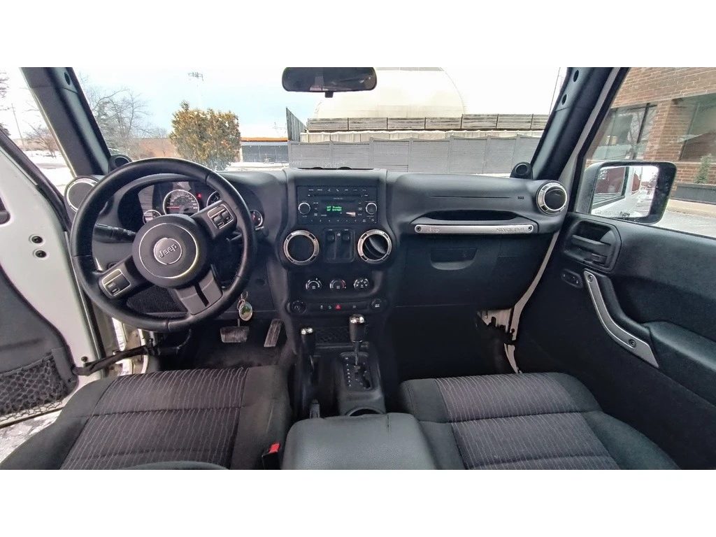 Jeep Wrangler * UNLIMITED SAHARA* CARFAX*  - изображение 7