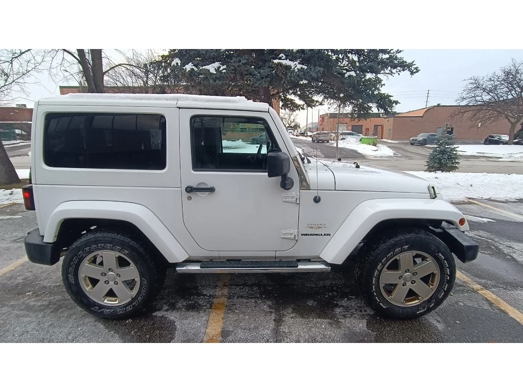 Jeep Wrangler * UNLIMITED SAHARA* CARFAX*  - изображение 2