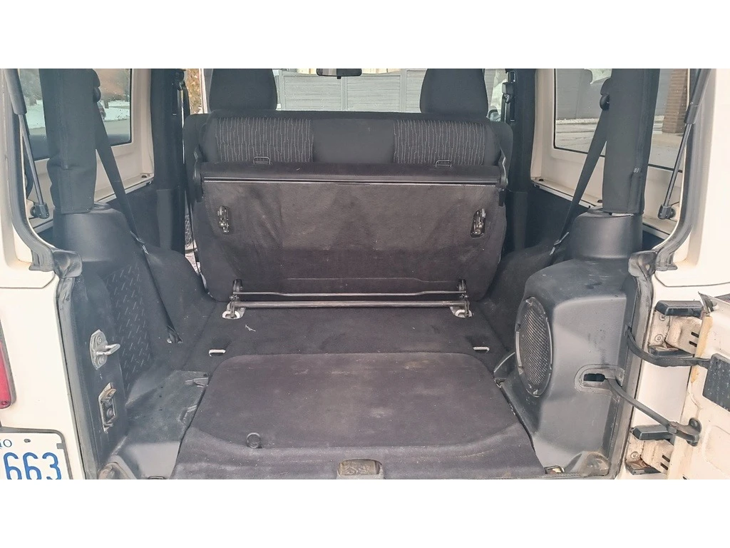 Jeep Wrangler * UNLIMITED SAHARA* CARFAX*  - изображение 9