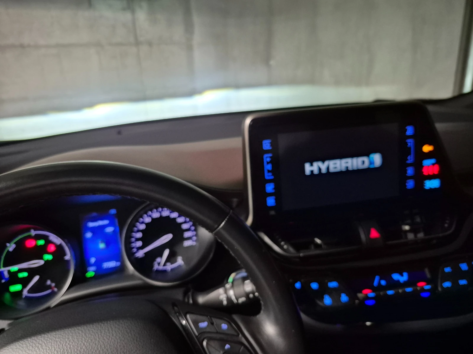 Toyota C-HR, снимка 14 - Автомобили и джипове - 53845205