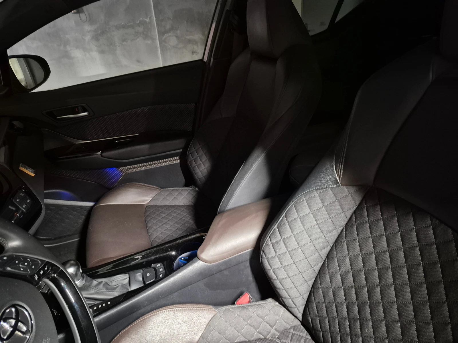 Toyota C-HR, снимка 12 - Автомобили и джипове - 53845205