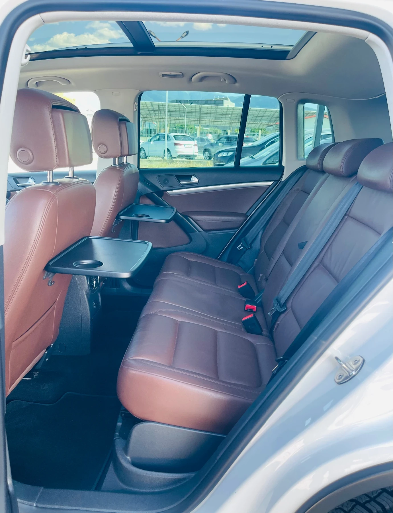 VW Tiguan 2.0 TDI 4x4 * Автомат* Панорама* Кожа* Реални км, снимка 11 - Автомобили и джипове - 55533898