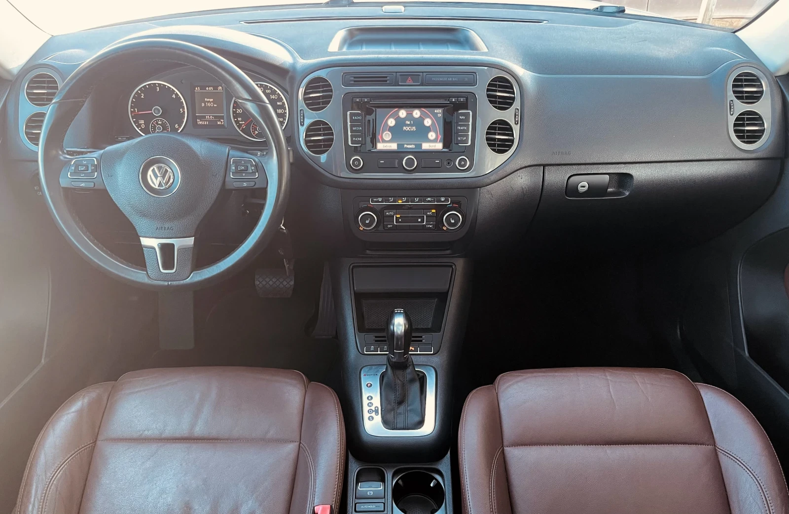 VW Tiguan 2.0 TDI 4x4 * Автомат* Панорама* Кожа* Реални км, снимка 10 - Автомобили и джипове - 55533898