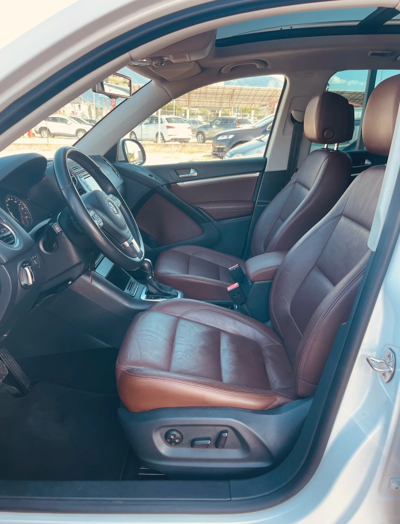VW Tiguan 2.0 TDI 4x4 * Автомат* Панорама* Кожа* Реални км, снимка 9 - Автомобили и джипове - 55533898