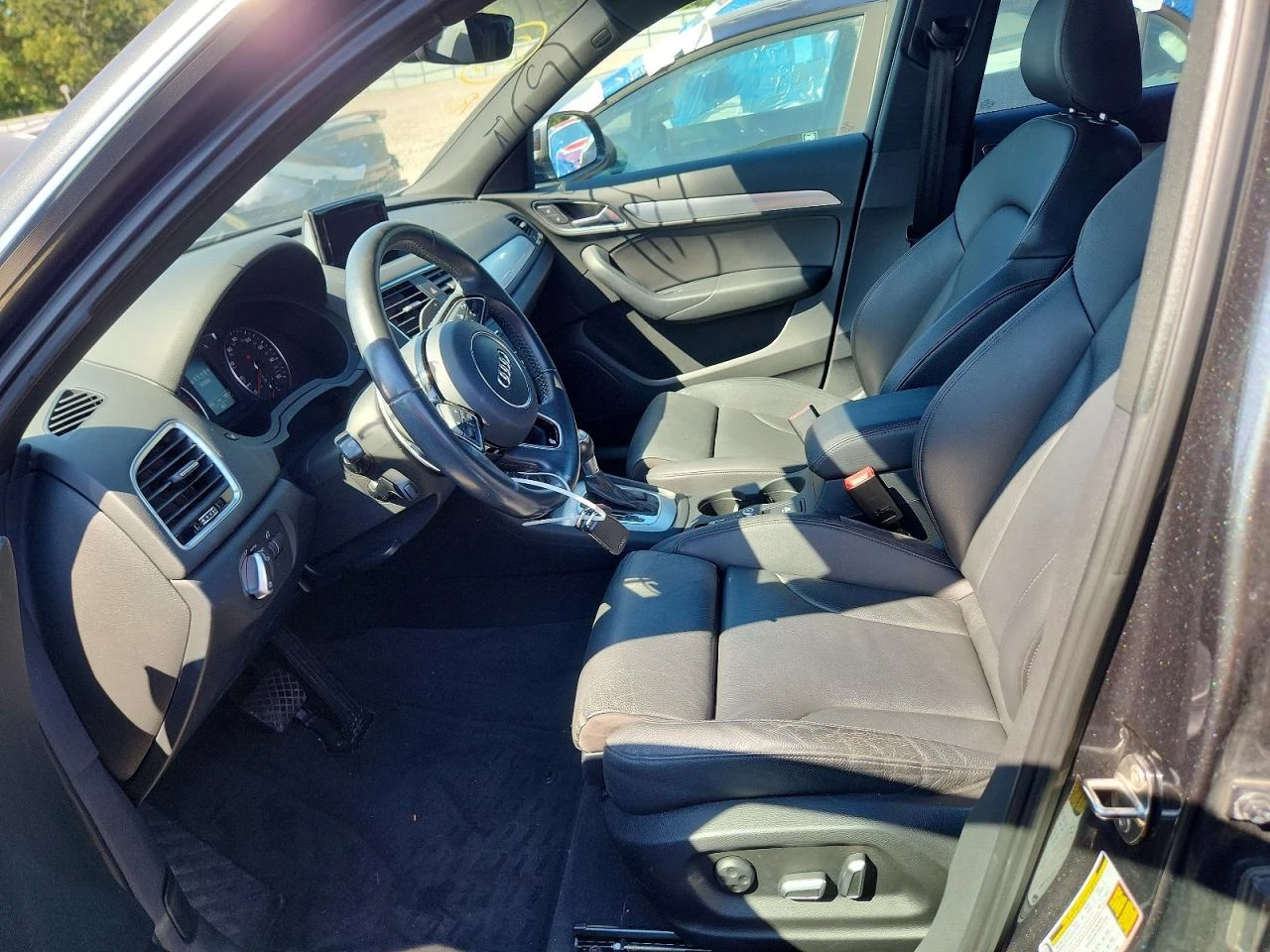 Audi Q3 2.0l Premium Plus, снимка 7 - Автомобили и джипове - 56076348