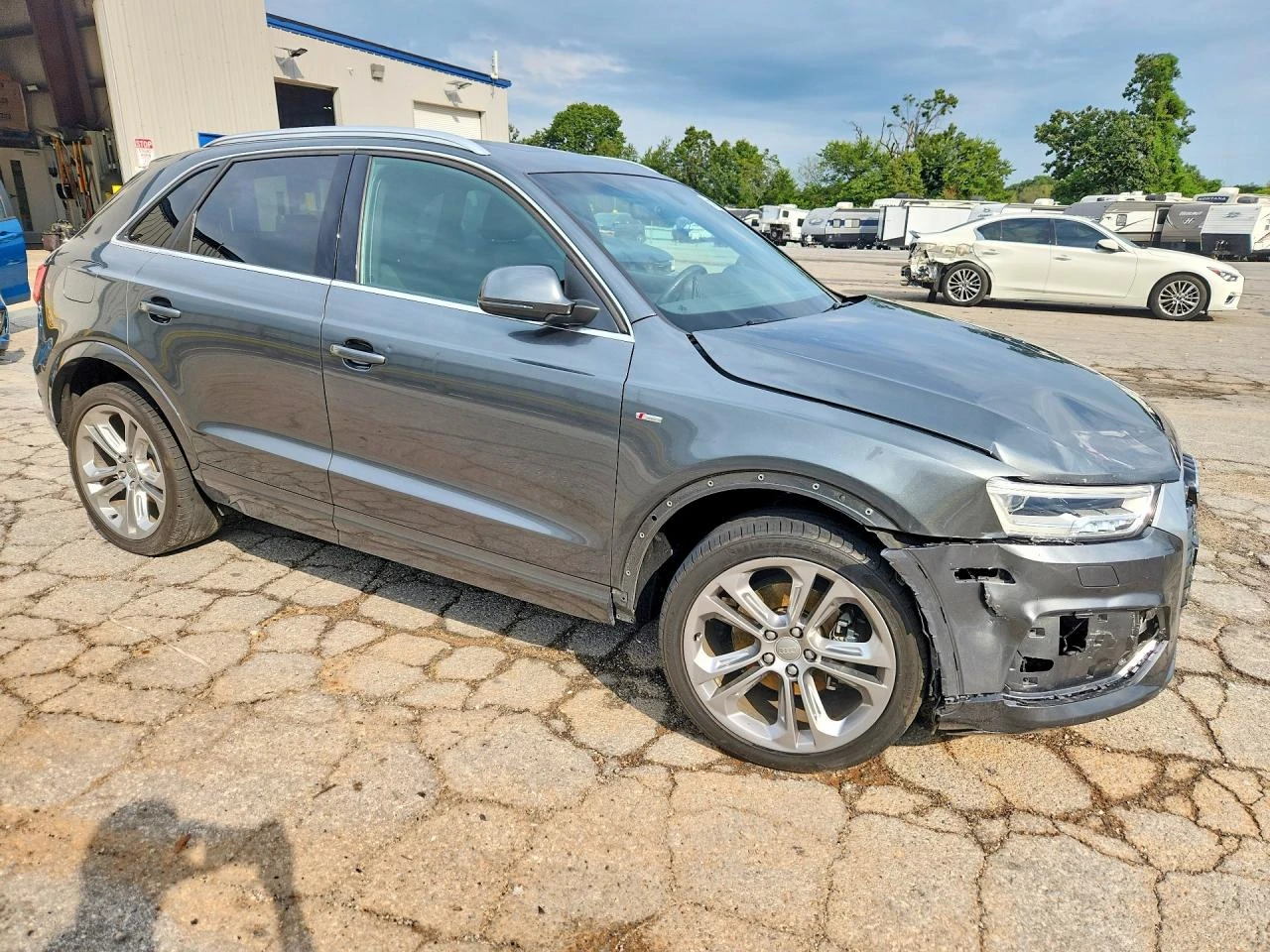 Audi Q3 2.0l Premium Plus, снимка 4 - Автомобили и джипове - 56076348