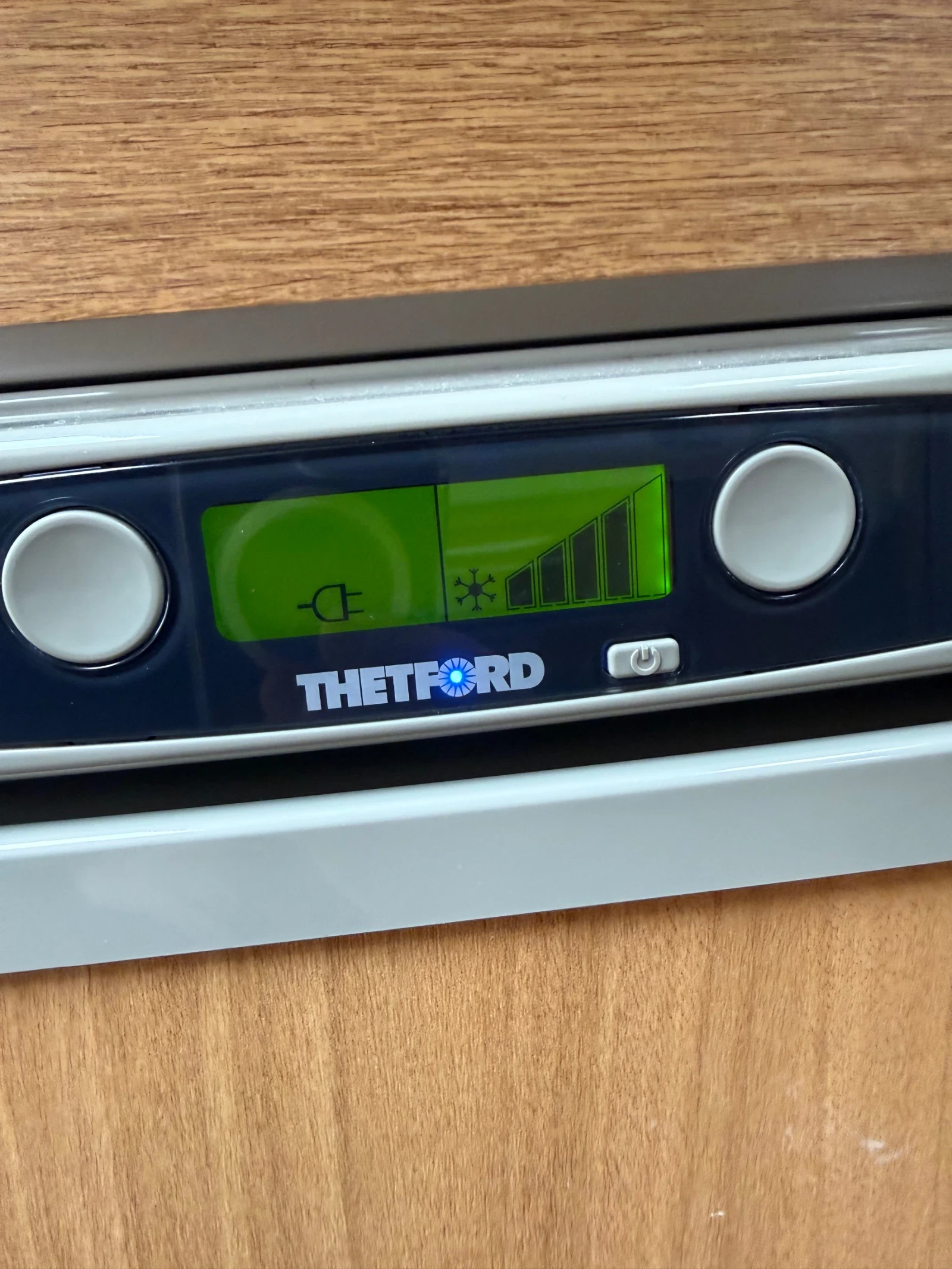 Каравана Swift Charisma 230, снимка 14 - Каравани и кемпери - 53265686