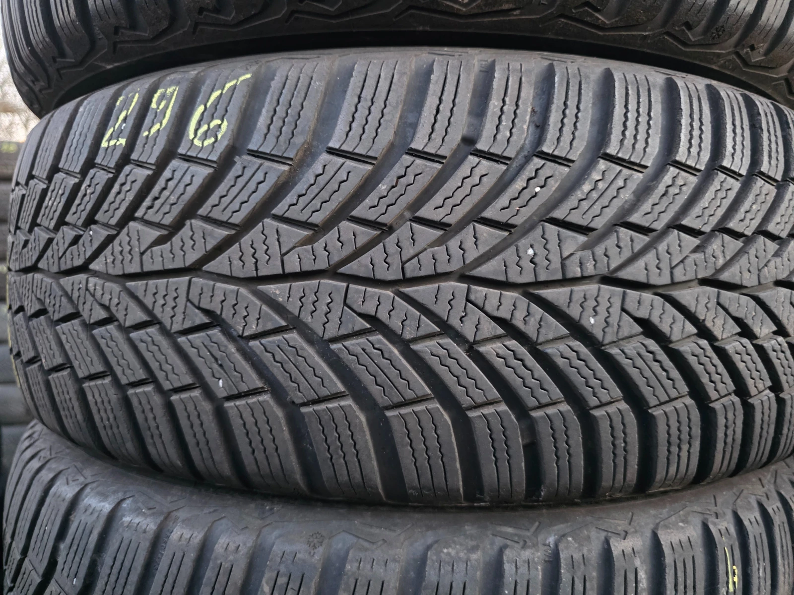Гуми Зимни 205/55R16, снимка 5 - Гуми и джанти - 54735017
