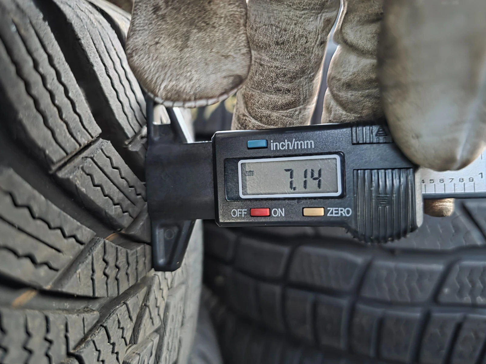 Гуми Зимни 205/55R16, снимка 7 - Гуми и джанти - 54735017