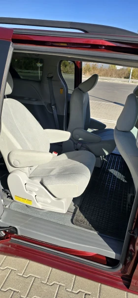 Обява за продажба на Toyota Sienna 3.5 V6 FWD 267к.с. ~35 900 лв. - изображение 8